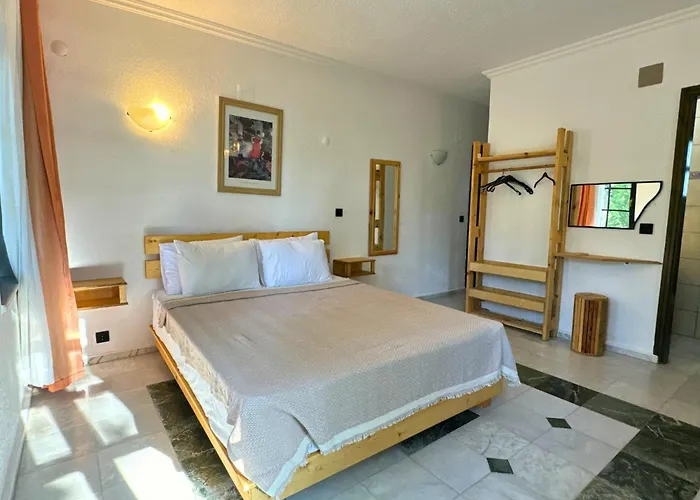 Club Mel Hotel 3*