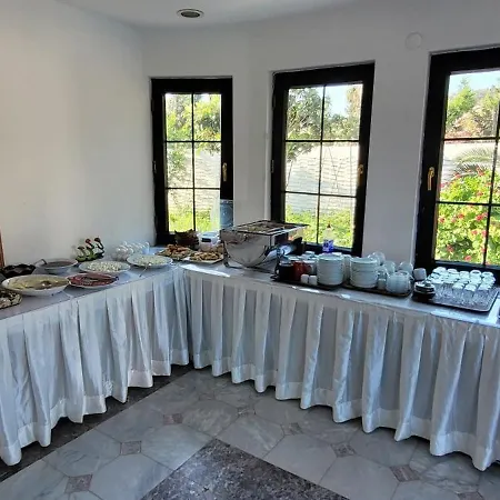 فندق Club Mel 3*