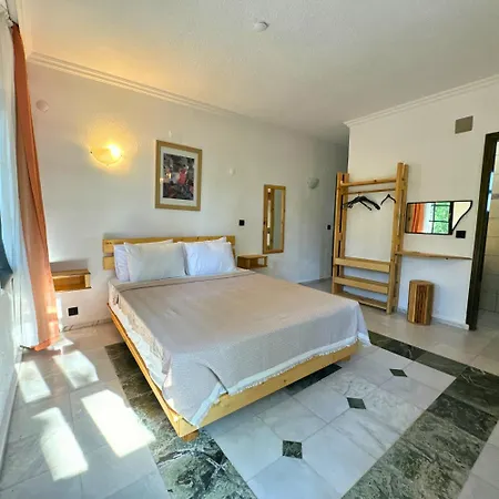 Club Mel Szálloda *